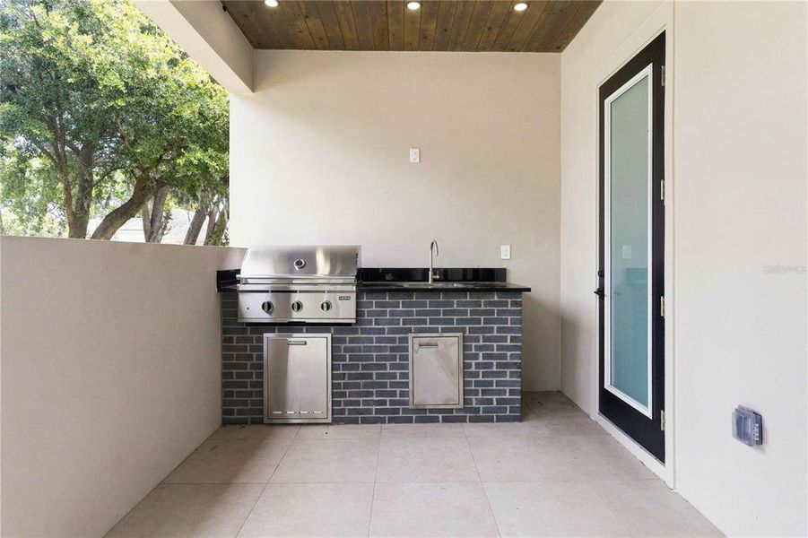 Exterior details and patio area of a home in , Plant City (Image 26).
