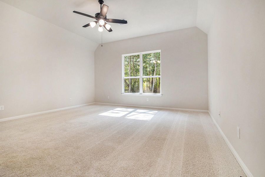 Spacious, unfurnished interior of a new home in Encino Estates, Dayton (Image 11).