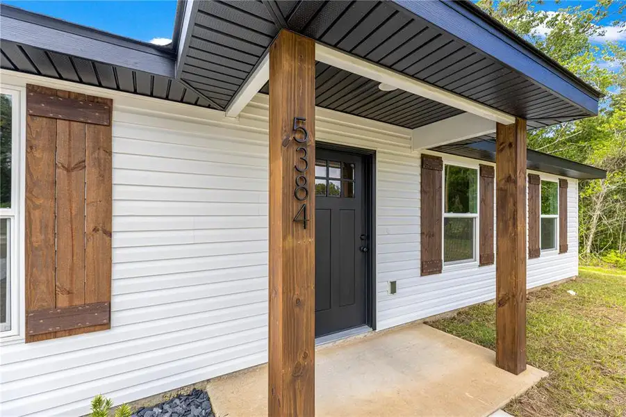 Exterior details and patio area of a home in , Ocala (Image 4). Exterior details and patio area of a home in , Ocala (Image 4).