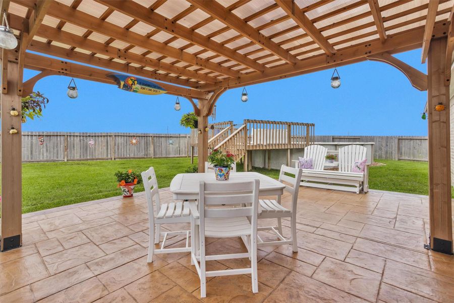 Exterior details and patio area of a home in Central Park, Texas City (Image 4).