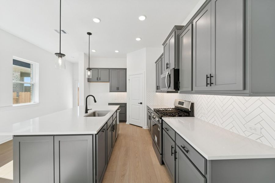 Furnished interior view inside a new home in The Grand Prairie 40’, Hockley (Image 10).