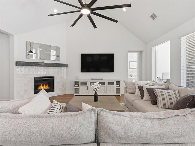 Furnished interior view inside a new home in Nelson Lake, Rockwall (Image 10). Furnished interior view inside a new home in Nelson Lake, Rockwall (Image 10).