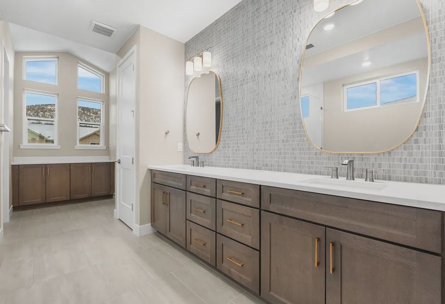 Homesite 314 Primary Bath - 11 of 15