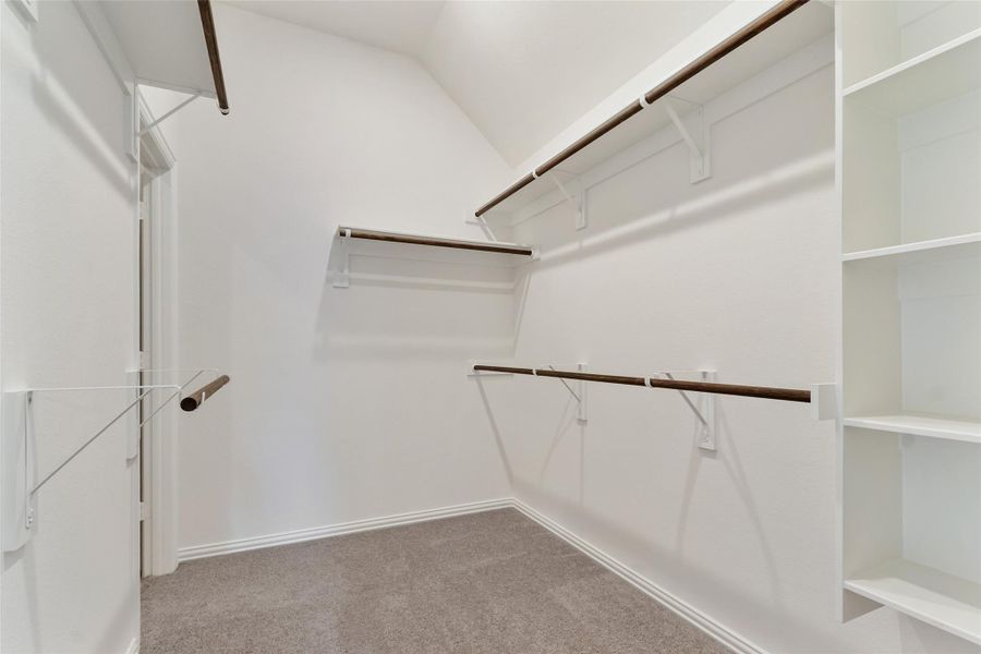 Spacious, unfurnished interior of a new home in Sunterra, Katy (Image 11).