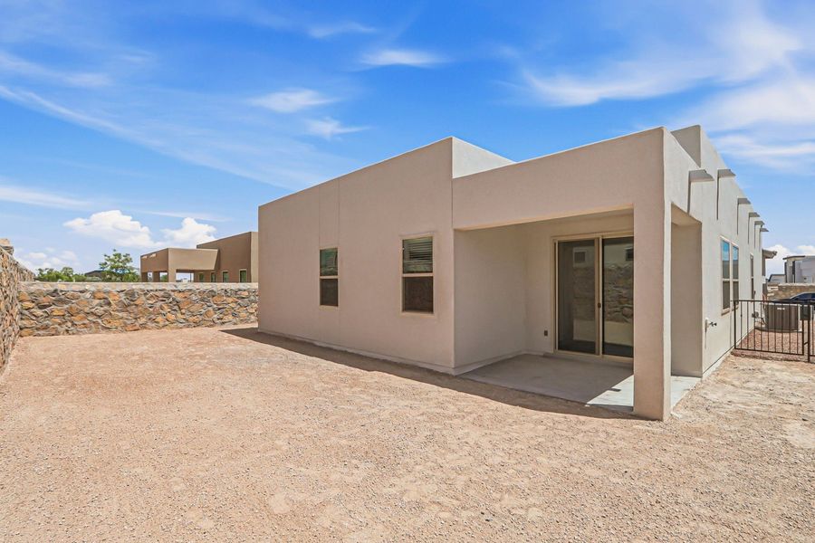 Exterior details and patio area of a home in Hillside Park, El Paso (Image 4).