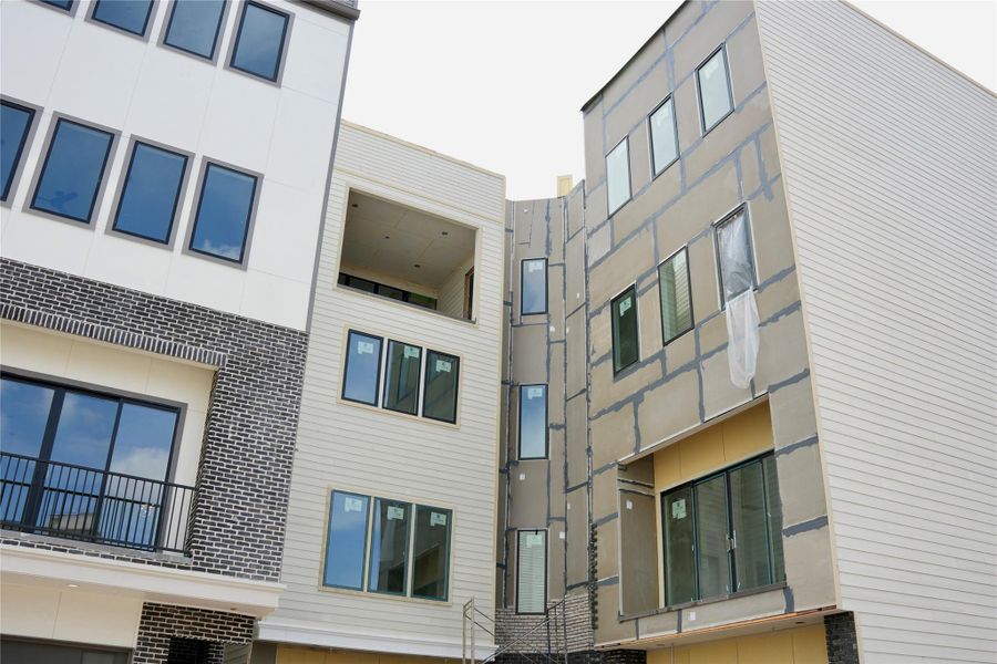 Condo located in Houston, TX showcasing its design and architecture (Image 2). Condo located in Houston, TX showcasing its design and architecture (Image 2).