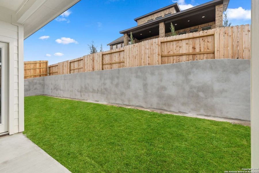 Exterior details and patio area of a home in Homestead, Schertz (Image 3).