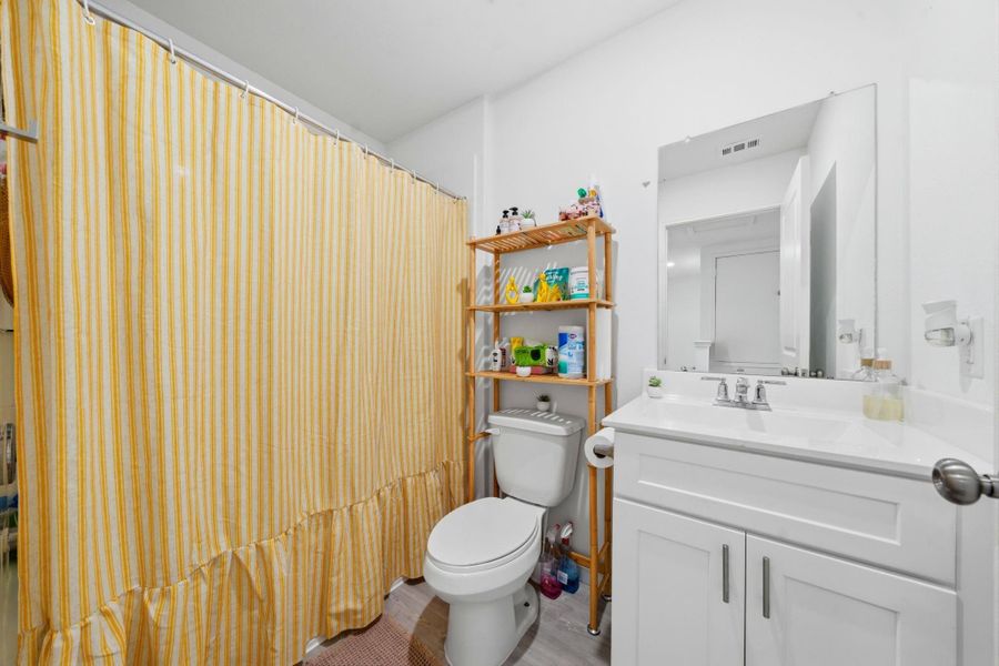 SECONDARY BATHROOM