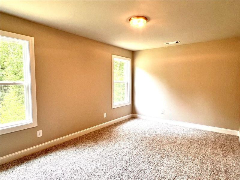 Spacious, unfurnished interior of a new home in , Jefferson (Image 28).