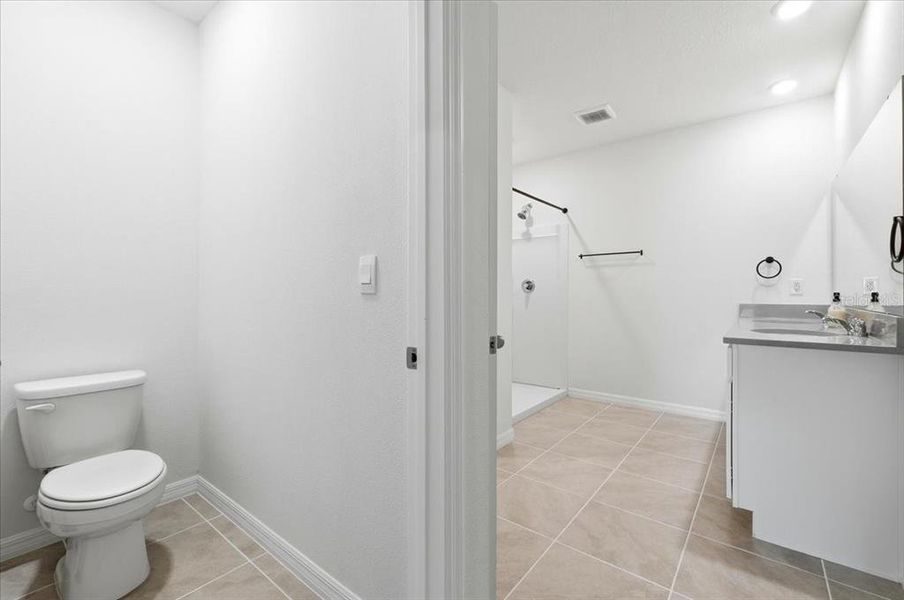 Furnished interior view inside a new home in , Lakeland (Image 14).