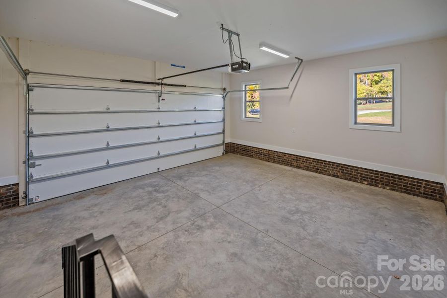 Spacious, unfurnished interior of a new home in , Monroe (Image 36).