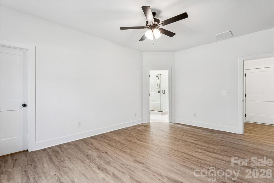 Spacious, unfurnished interior of a new home in , Harrisburg (Image 33).