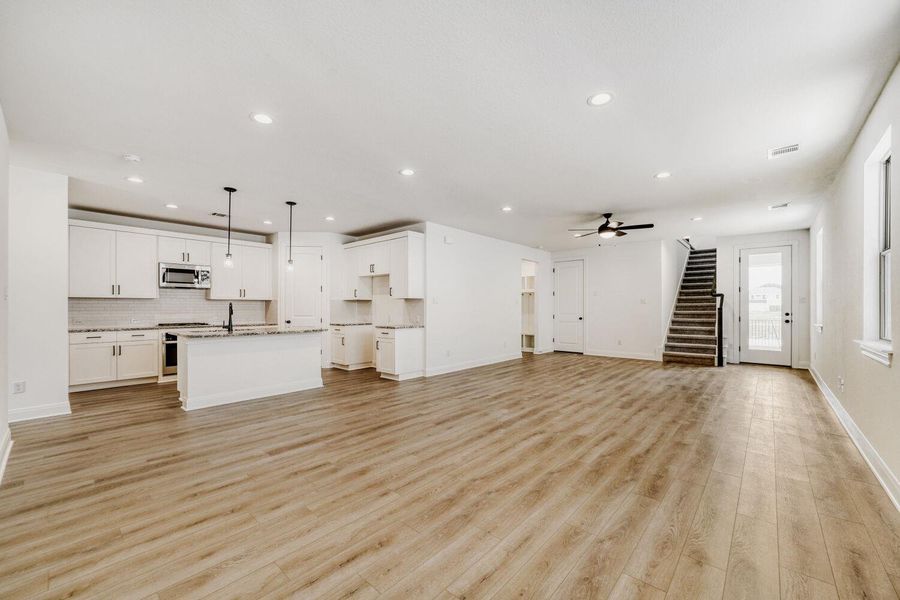 Spacious, unfurnished interior of a new home in , Buda (Image 15).