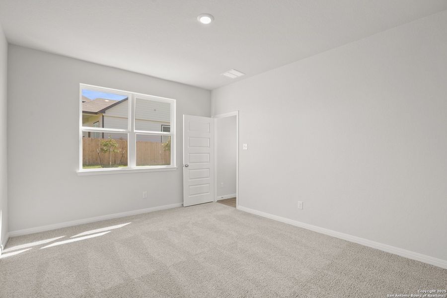 Spacious, unfurnished interior of a new home in Hunters Ranch, San Antonio (Image 29). Spacious, unfurnished interior of a new home in Hunters Ranch, San Antonio (Image 29).