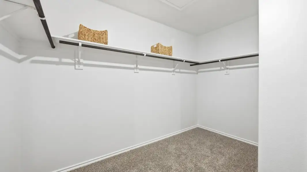 Spacious, unfurnished interior of a new home in Dry Creek, Bridgeport (Image 20).