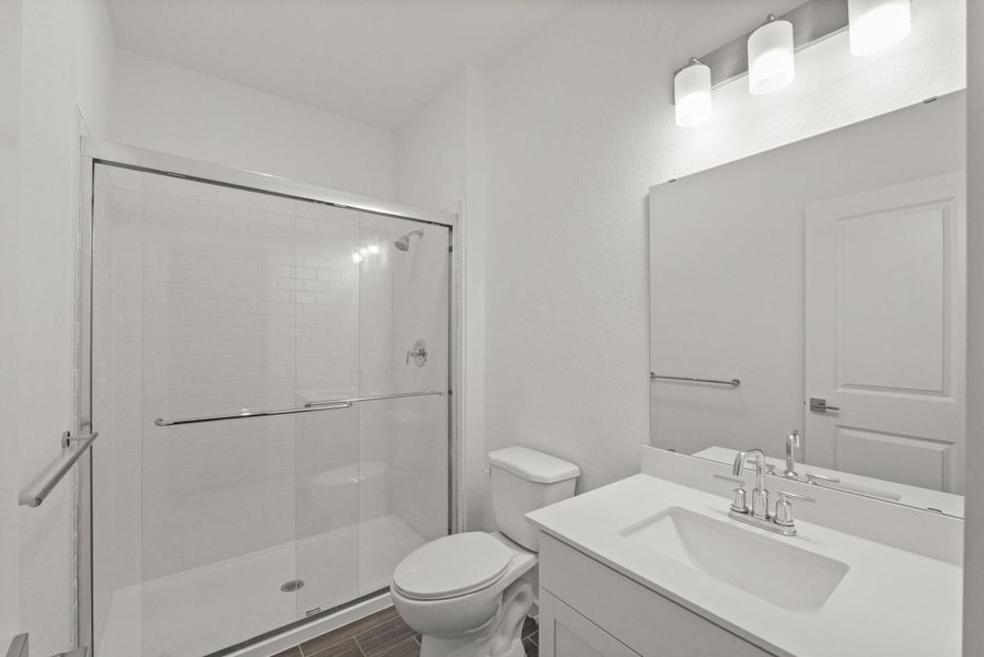 Hall bath 2 (*Photo not of actual home and used for illustration purposes only.)