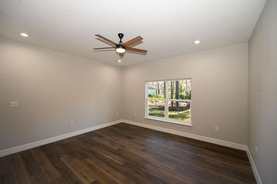 Spacious, unfurnished interior of a new home in , Deland (Image 20).
