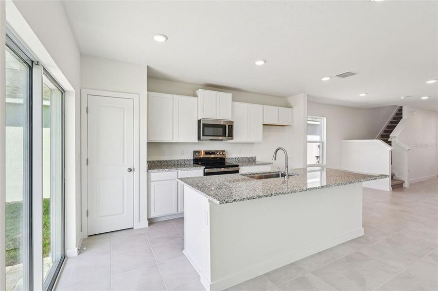 Furnished interior view inside a new home in Willowbrook North, Winter Haven (Image 5). Furnished interior view inside a new home in Willowbrook North, Winter Haven (Image 5).