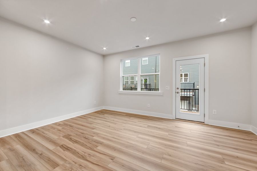 Spacious, unfurnished interior of a new home in Context at Oakhurst, Charlotte (Image 29). Spacious, unfurnished interior of a new home in Context at Oakhurst, Charlotte (Image 29).
