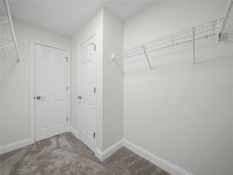 Spacious, unfurnished interior of a new home in , Bowling Green (Image 10).