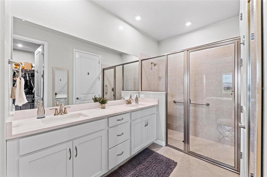 Furnished interior view inside a new home in , Venice (Image 19).