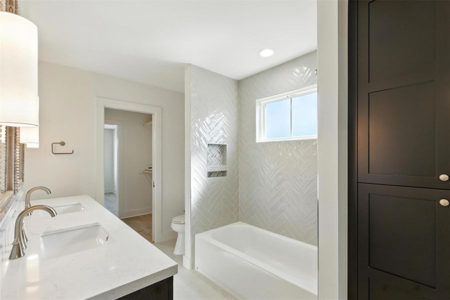 Furnished interior view inside a new home in , Galveston (Image 9).