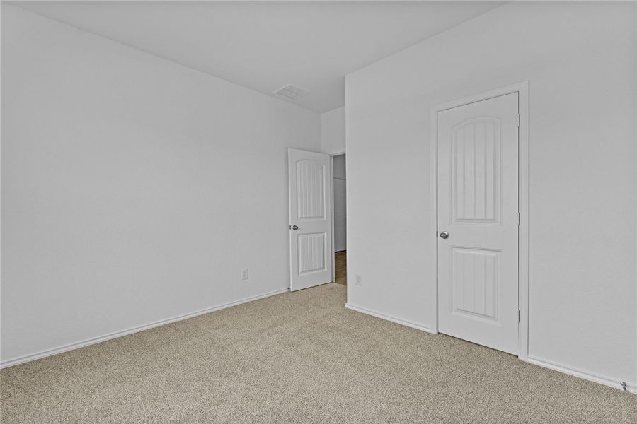 Spacious, unfurnished interior of a new home in Arroyo Ranch, Seguin (Image 32).