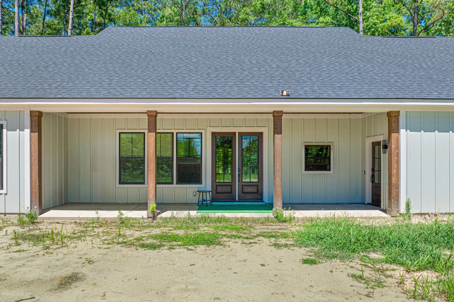 Exterior details and patio area of a home in , Walterboro (Image 16).