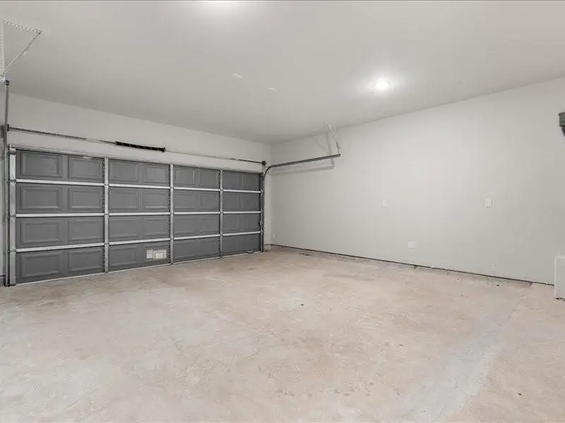 Spacious, unfurnished interior of a new home in , Houston (Image 6).