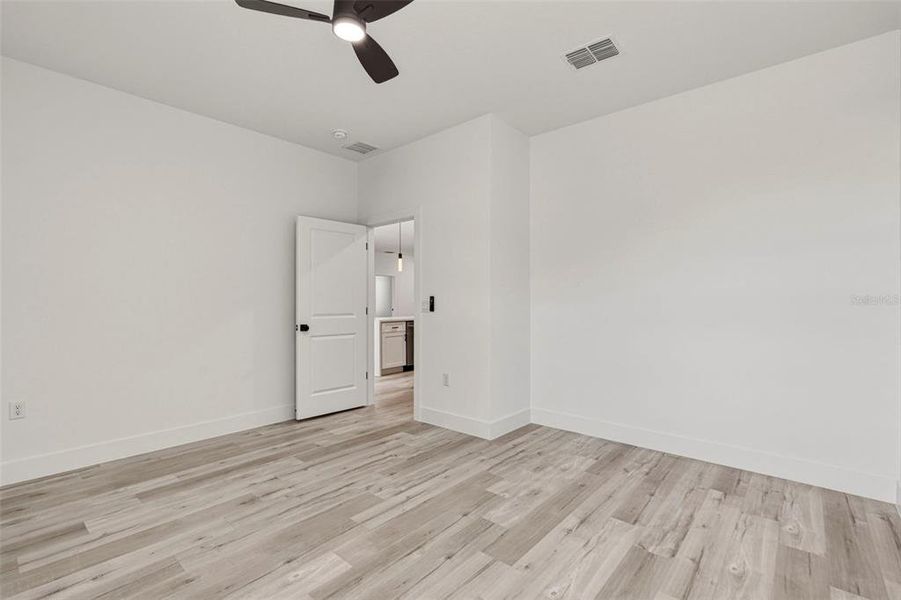 Spacious, unfurnished interior of a new home in , North Port (Image 29).