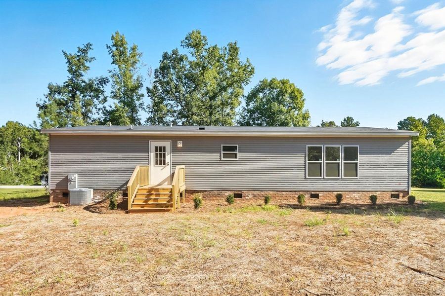 Front exterior of a new home in , Kings Mountain, NC, highlighting curb appeal (Image 19). Front exterior of a new home in , Kings Mountain, NC, highlighting curb appeal (Image 19).