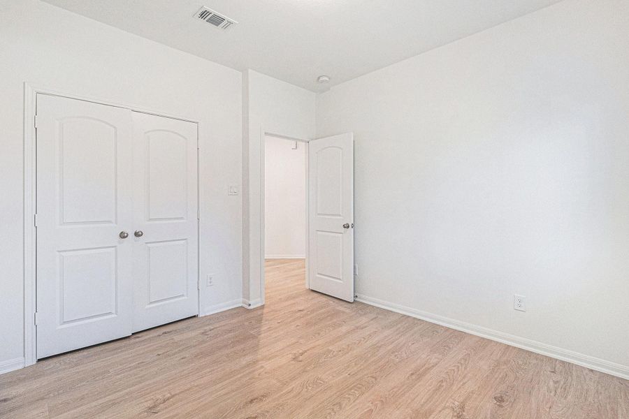 Spacious, unfurnished interior of a new home in Columbia Lakes, West Columbia (Image 23).