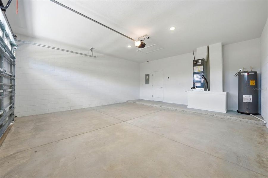 Spacious, unfurnished interior of a new home in , Astatula (Image 35).