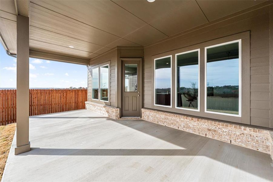 Exterior details and patio area of a home in Waterford Park, Weatherford (Image 27).