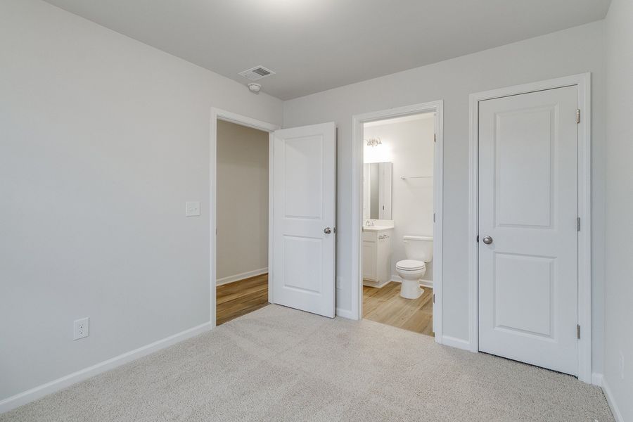 Spacious, unfurnished interior of a new home in Winston Point, Gilbert (Image 20).