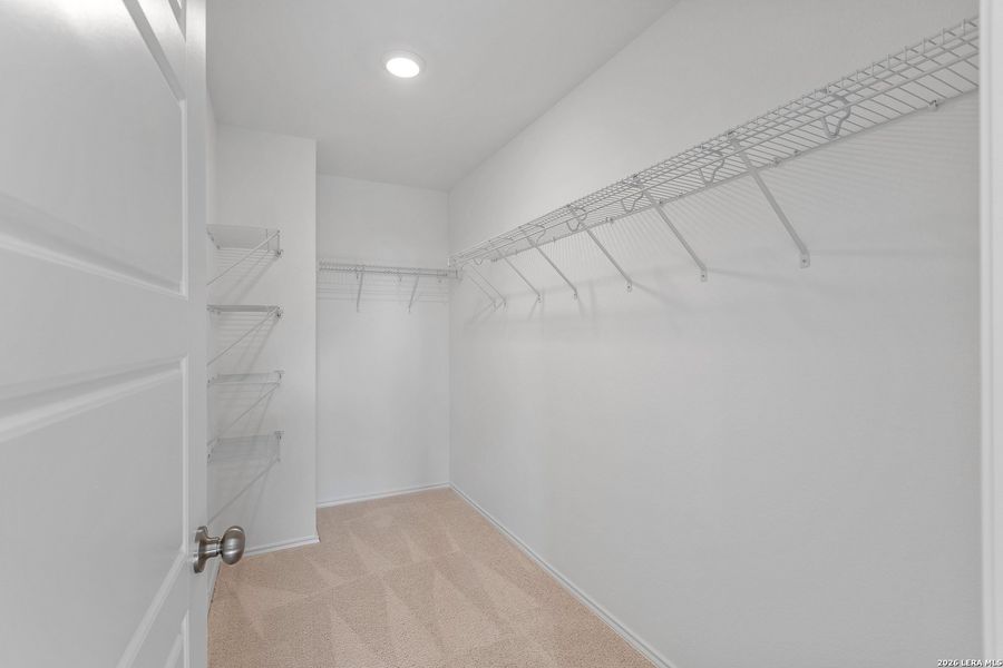 Spacious, unfurnished interior of a new home in Cinco Lakes, San Antonio (Image 19).