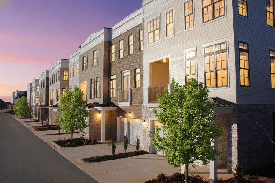 Condo located in Alpharetta, GA showcasing its design and architecture (Image 3).