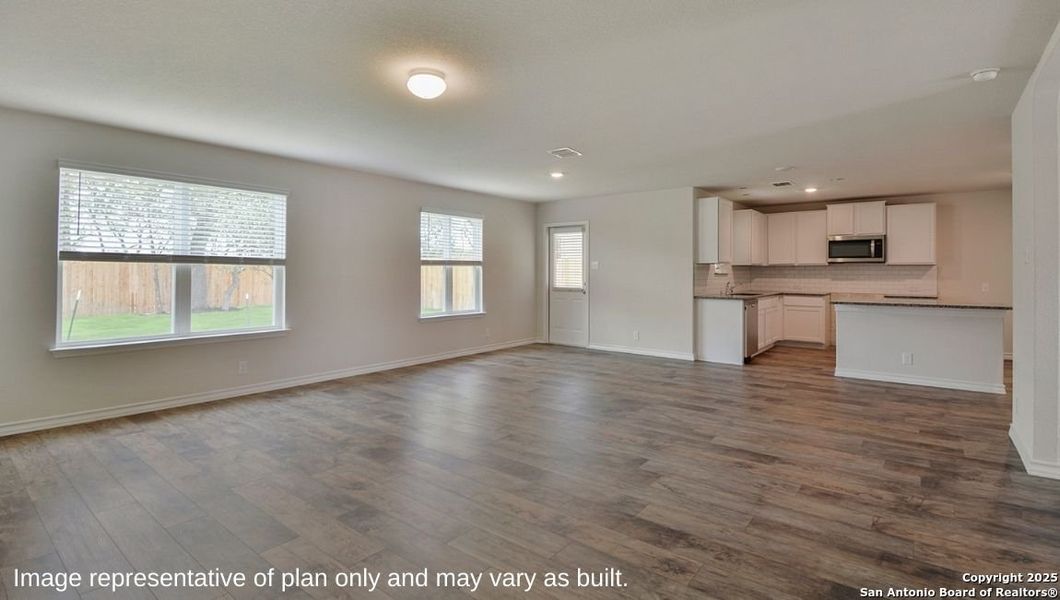 Spacious, unfurnished interior of a new home in Stonehill, San Antonio (Image 18).