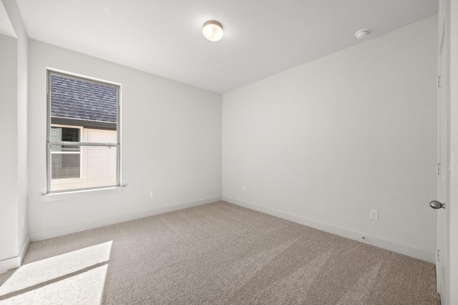 Spacious, unfurnished interior of a new home in Santa Rita Ranch, Liberty Hill (Image 20).