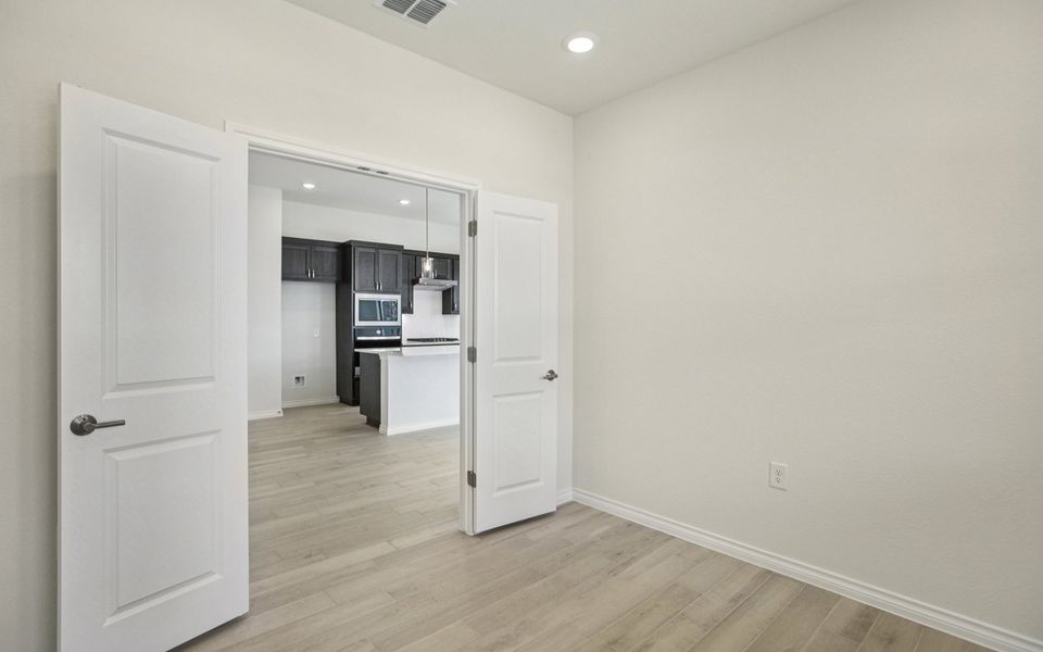 Spacious, unfurnished interior of a new home in Villas at Kissing Tree, San Marcos (Image 16).