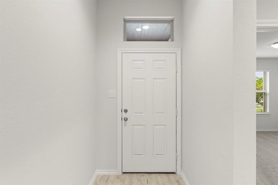 03. 3253 Mercer - Entry