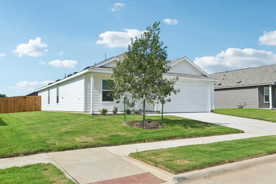 View of front facade with a garage and concrete driveway