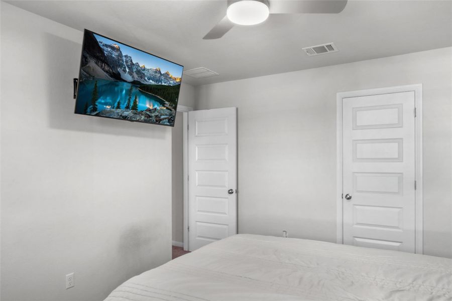 Bedroom with ceiling fan