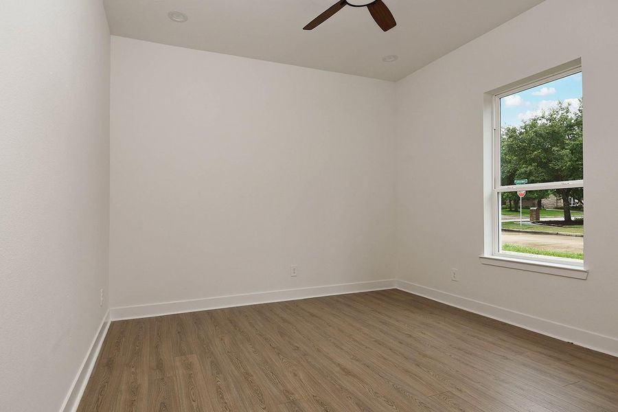 Spacious, unfurnished interior of a new home in , Conroe (Image 24).