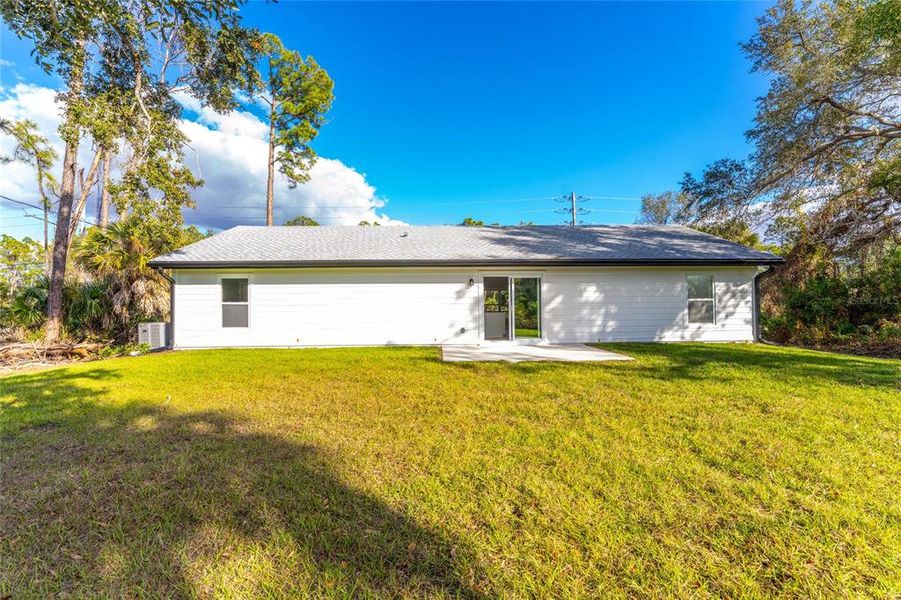 Exterior details and patio area of a home in , North Port (Image 4).