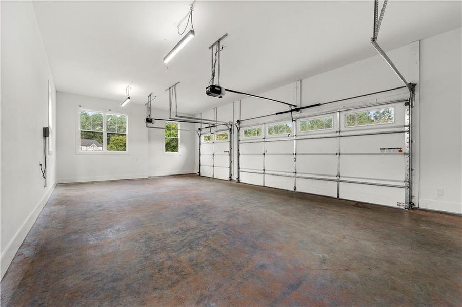 Spacious, unfurnished interior of a new home in , Jefferson (Image 39).