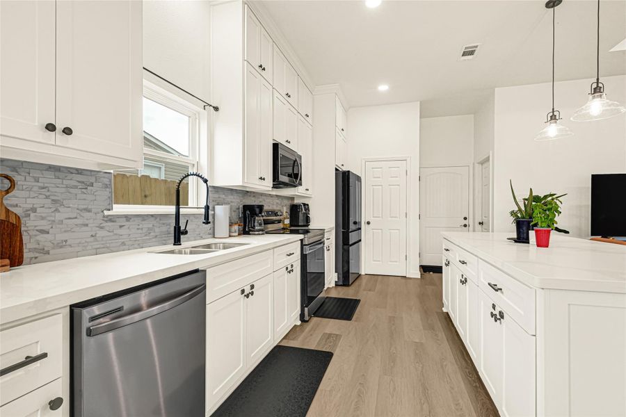Furnished interior view inside a new home in , Conroe (Image 9).
