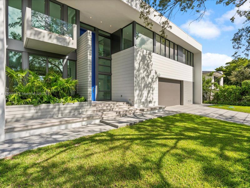 Exterior details and patio area of a home in , Miami Shores (Image 23).