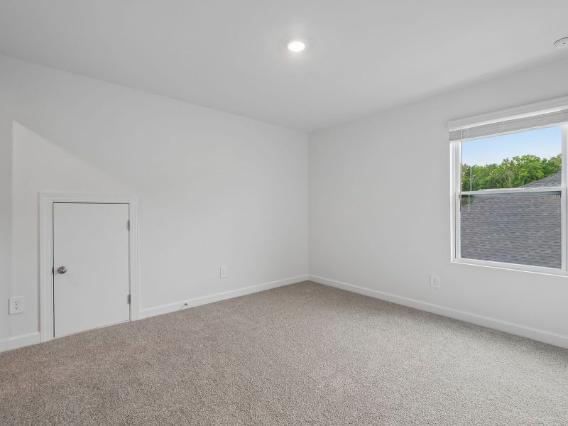 Spacious, unfurnished interior of a new home in Oxford Station, Salisbury (Image 20).
