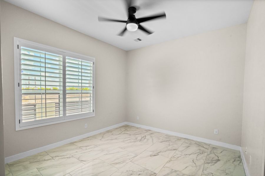 Spacious, unfurnished interior of a new home in Verdancia, El Paso (Image 39).
